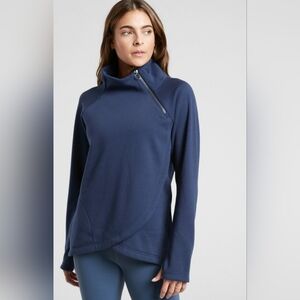 Athleta Cozy Karma Asym Pullover 💙